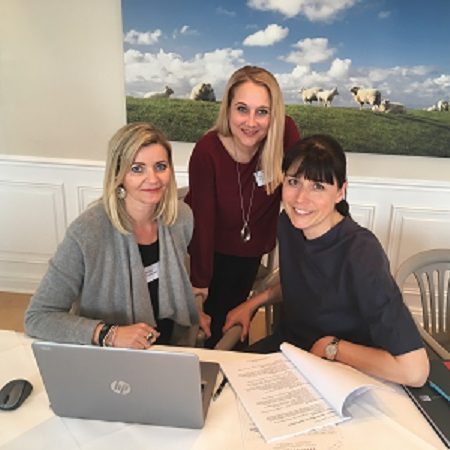 Claudia Marbach mit Assistenzen